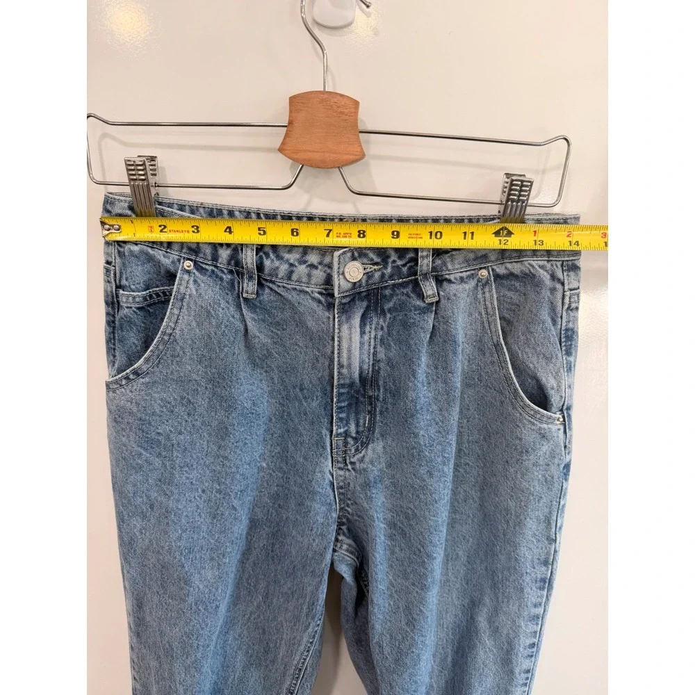 Missguided Riot High Rise Mom Jeans Blue Buckle Ankle Light Wash Denim 6R